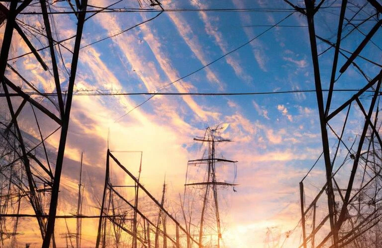 未来を支える電気工事のプロフェッショナルたち